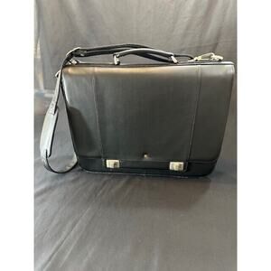 Leeds Black Leather Messenger Bag with Strap